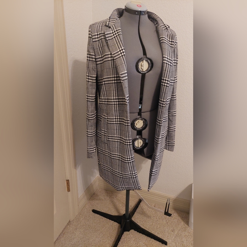 Women's Black & White Plaid Open-Front Blazer
